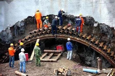 青浦隧道钢花管支护案例